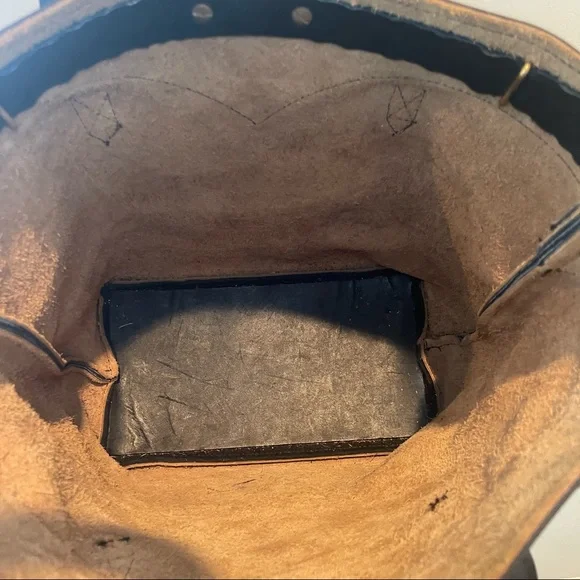 LEATHER TOTE BAG WITHE VINTAGE CIVIL WAR CALVARY HEART BRIDLE ROSETTES - Picture 15 of 16